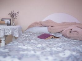 parete dietro al letto